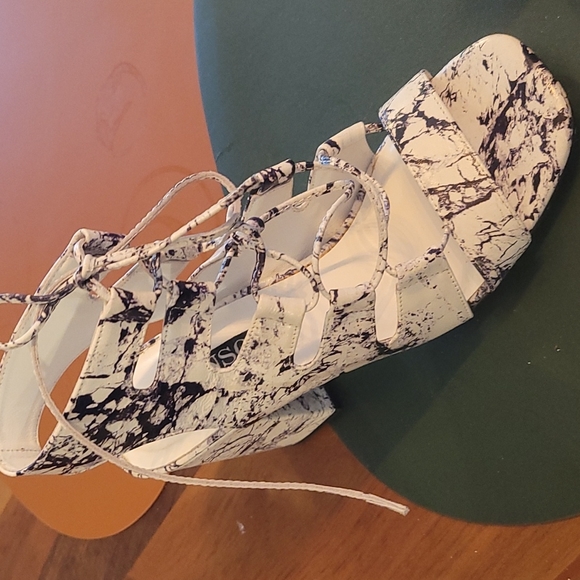 Heels - Picture 2 of 5